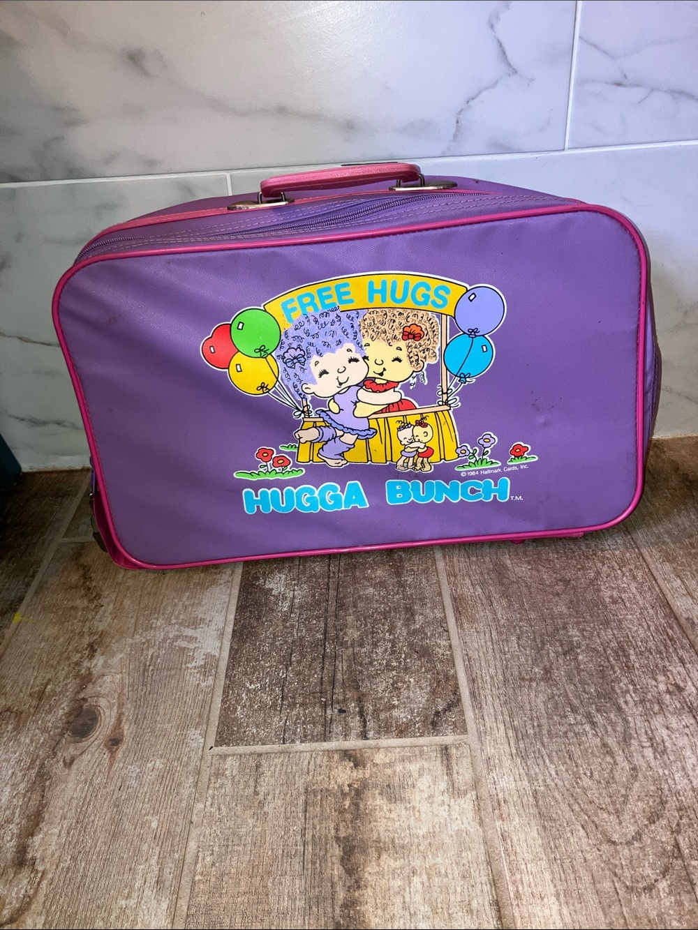 HALLMARK 1984 VINTAGE SUITCASE 18x11 RARE HUGGA BUNCH FREE HUGS